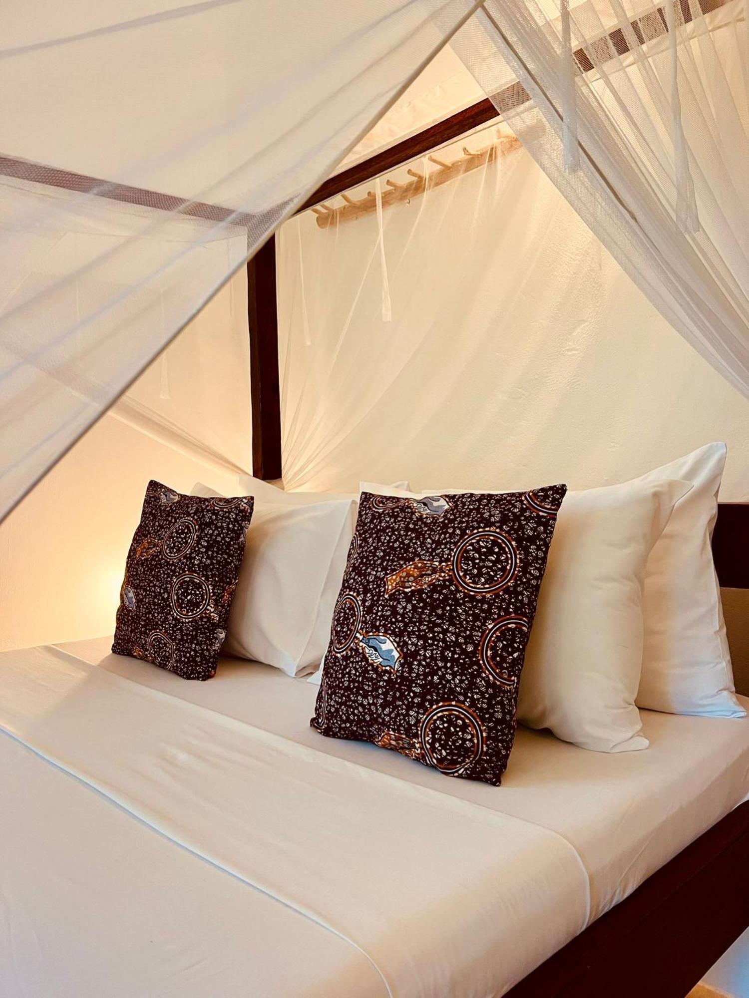 Helwas Zanzibar Beach Hotel Bwejuu Bagian luar foto