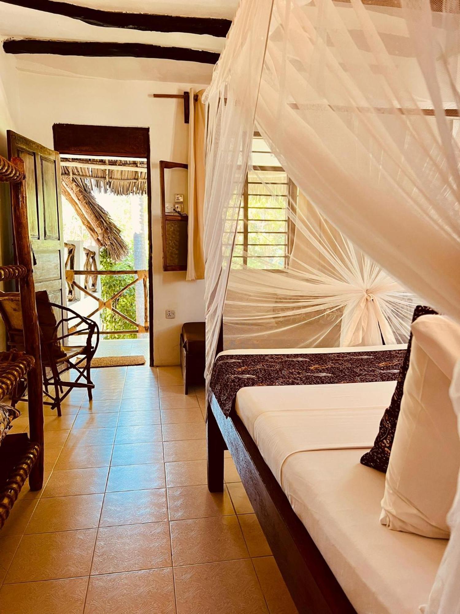 Helwas Zanzibar Beach Hotel Bwejuu Bagian luar foto