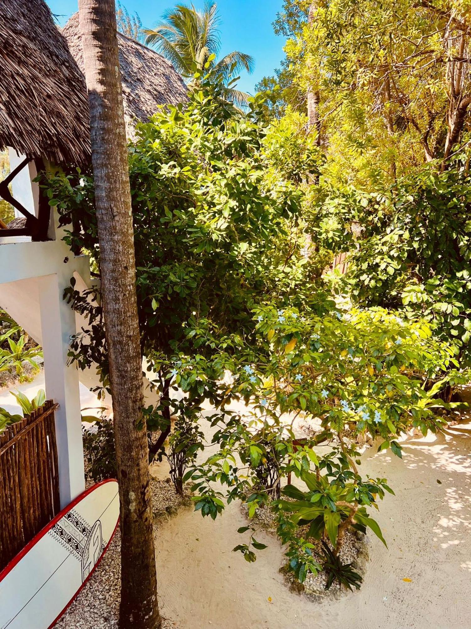 Helwas Zanzibar Beach Hotel Bwejuu Bagian luar foto
