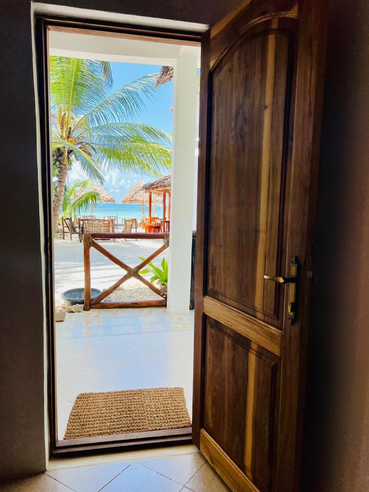 Helwas Zanzibar Beach Hotel Bwejuu Bagian luar foto