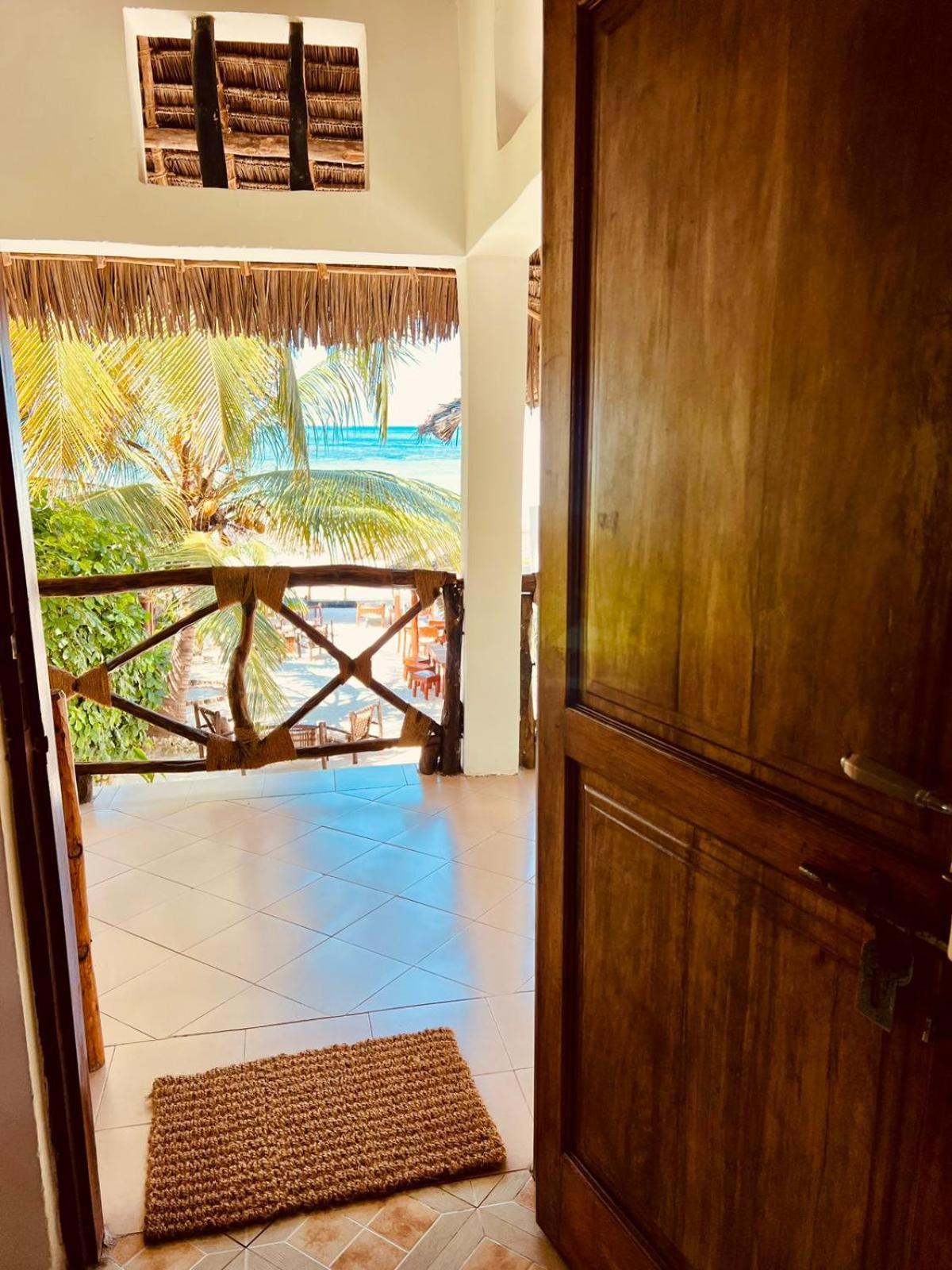 Helwas Zanzibar Beach Hotel Bwejuu Bagian luar foto